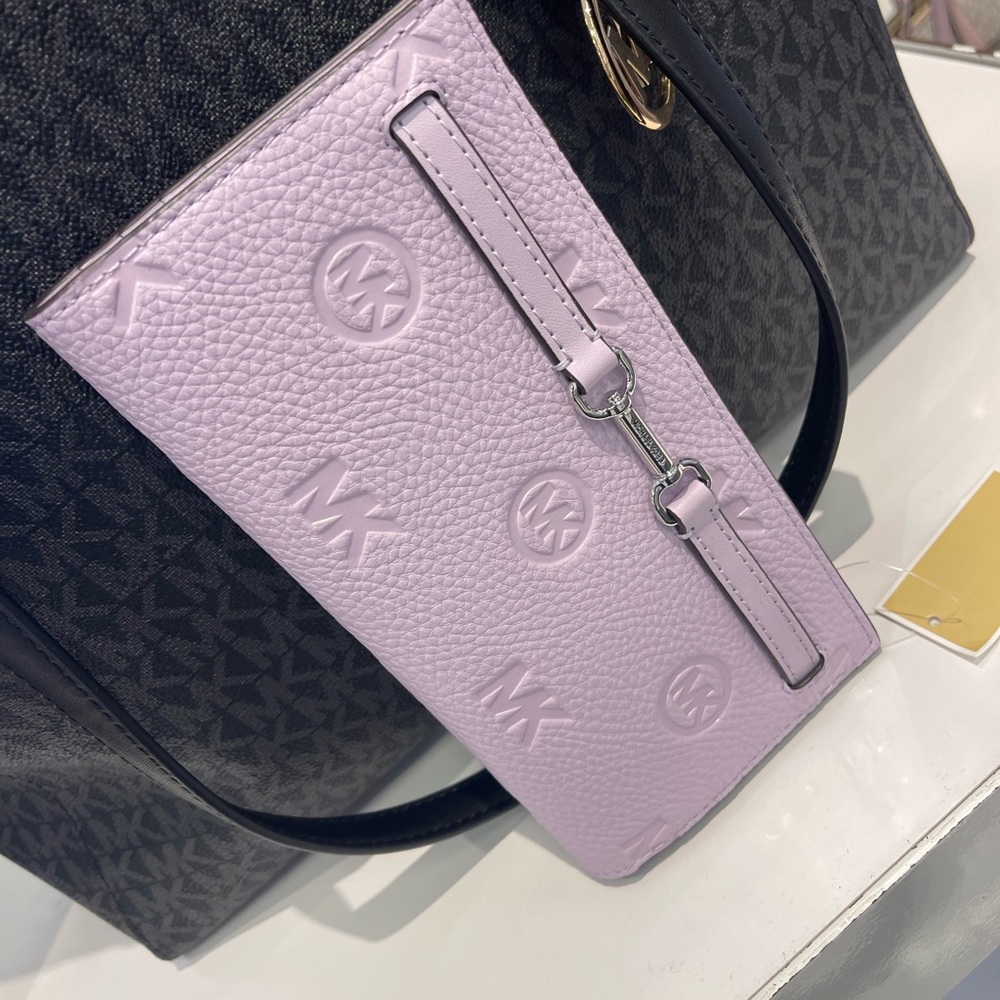 MICHAEL KORS Carson Large Logo Debossed Snap Wallet
Light Quartz 
NWT - Picture 8 of 16